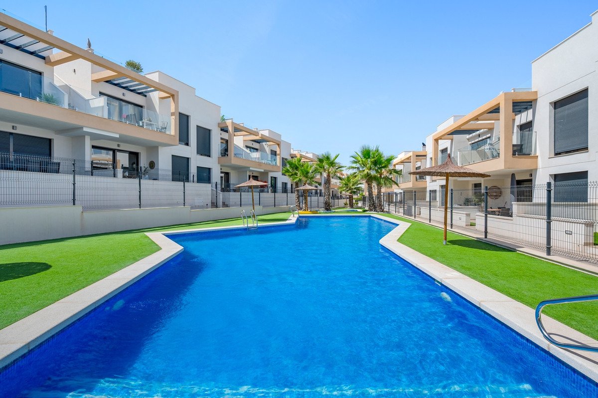 2 Bed Ground Floor Apartment in Villamartin in Villamartin, Apartment