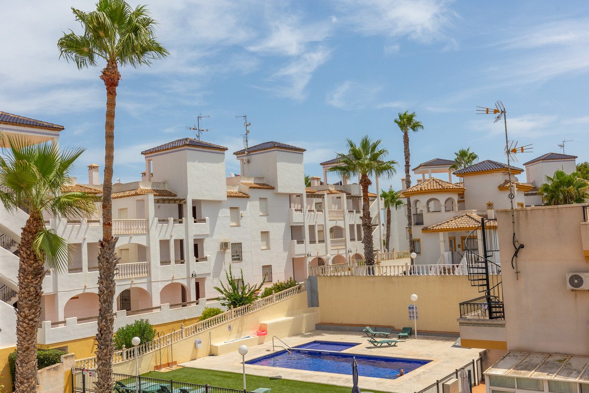 2 Bed Middle Floor Apartment in Villamartin in Villamartin, Apartment