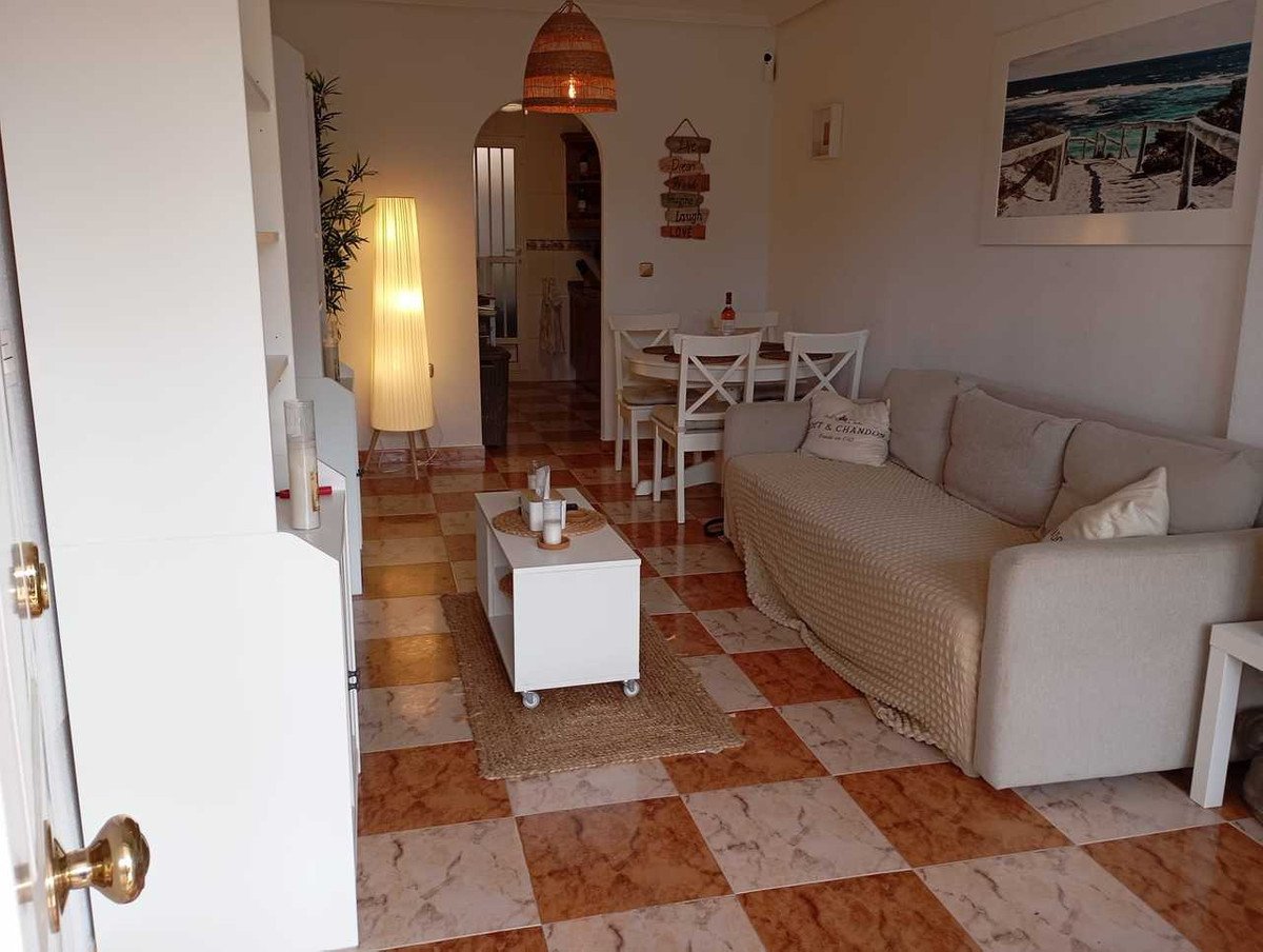2 Bed شقة في الطابق الأرضي in Villamartin في Villamartin, شقة