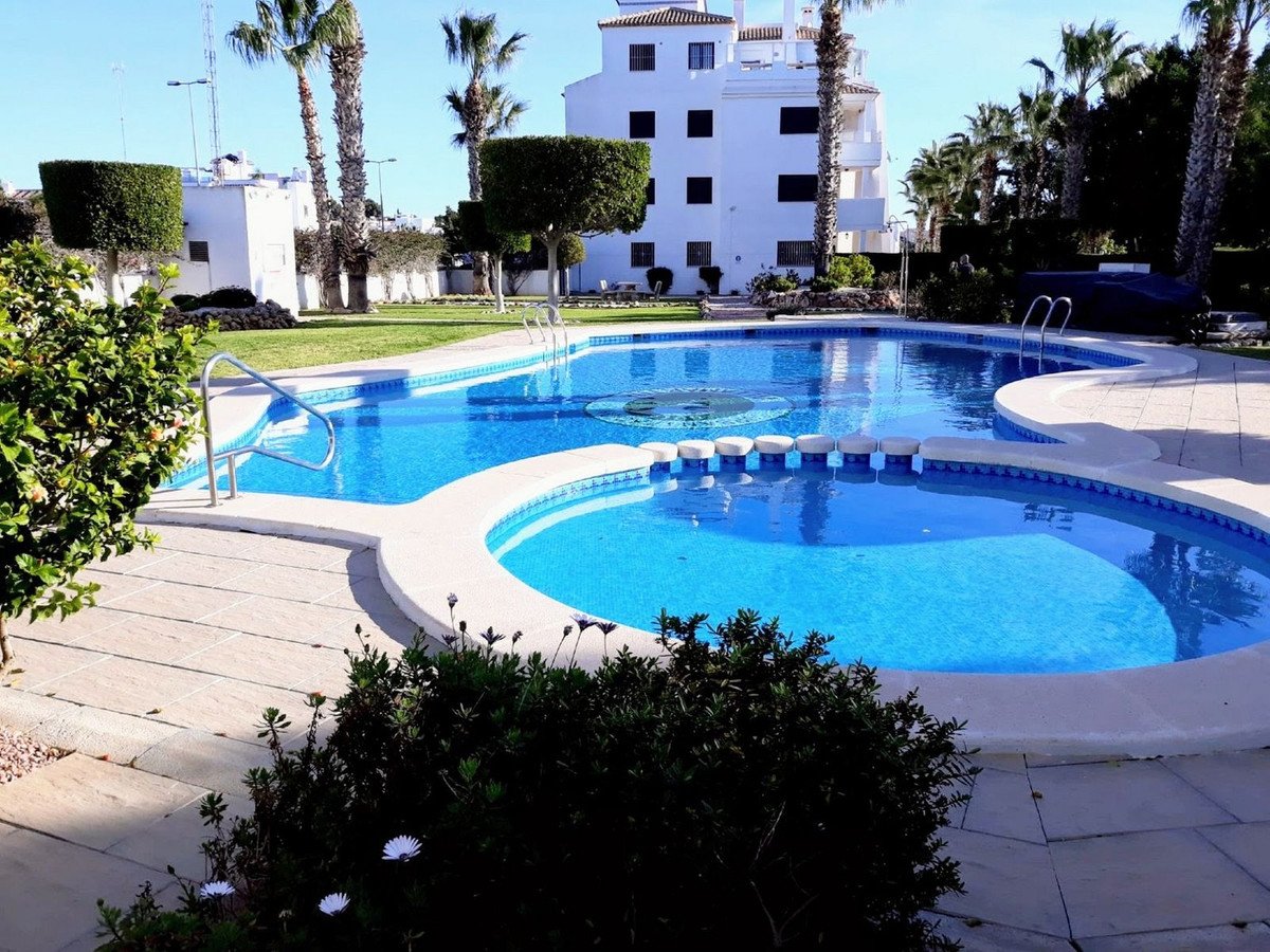 3 Bed Tussenverdieping Appartement in Villamartin in Villamartin, 