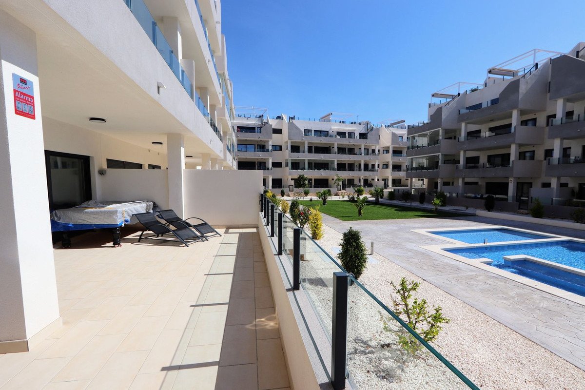 3 Bed شقة في الطابق الأرضي in Villamartin في Villamartin, شقة