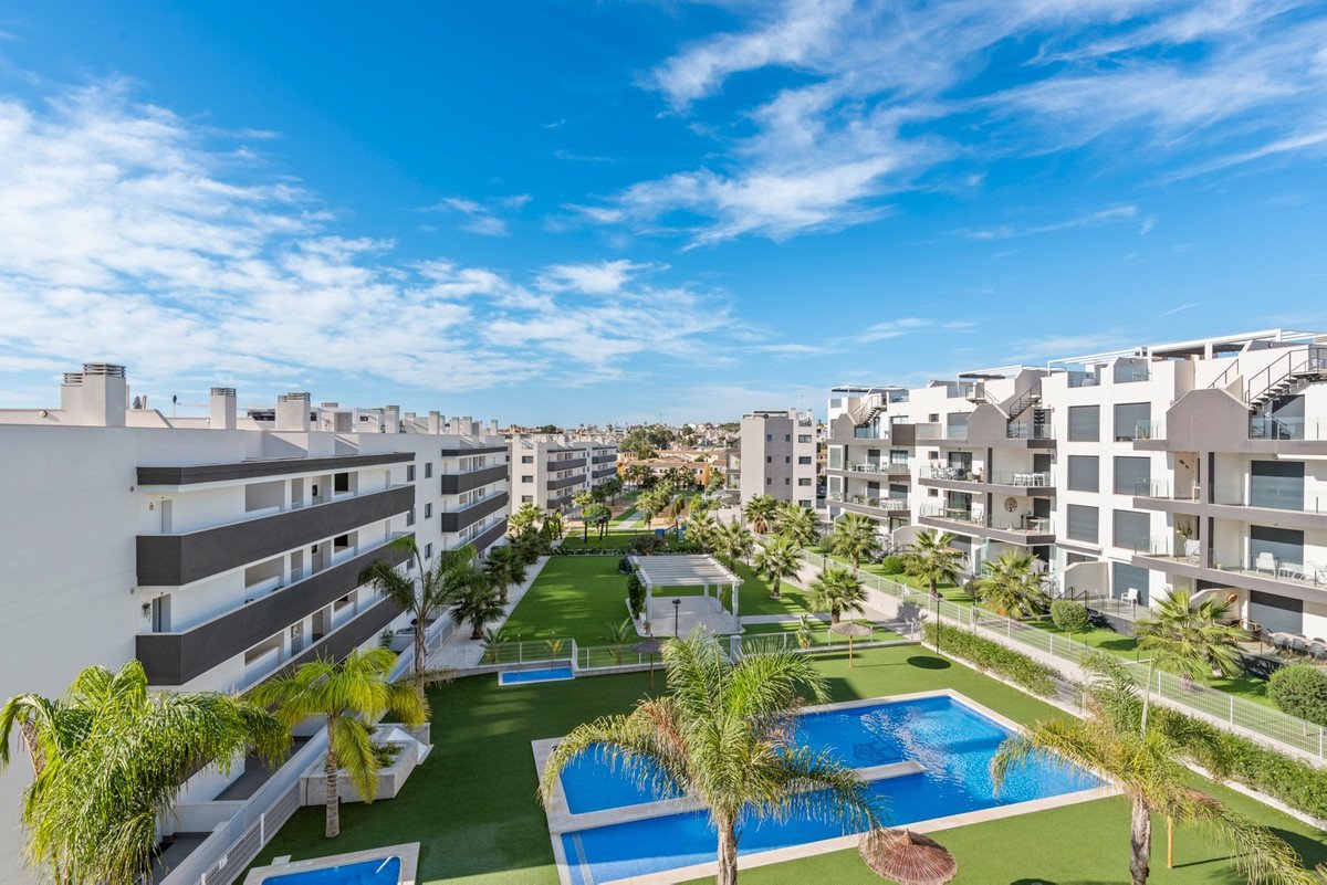 2 Bed بنتهاوس in Villamartin في Villamartin, بنتهاوس