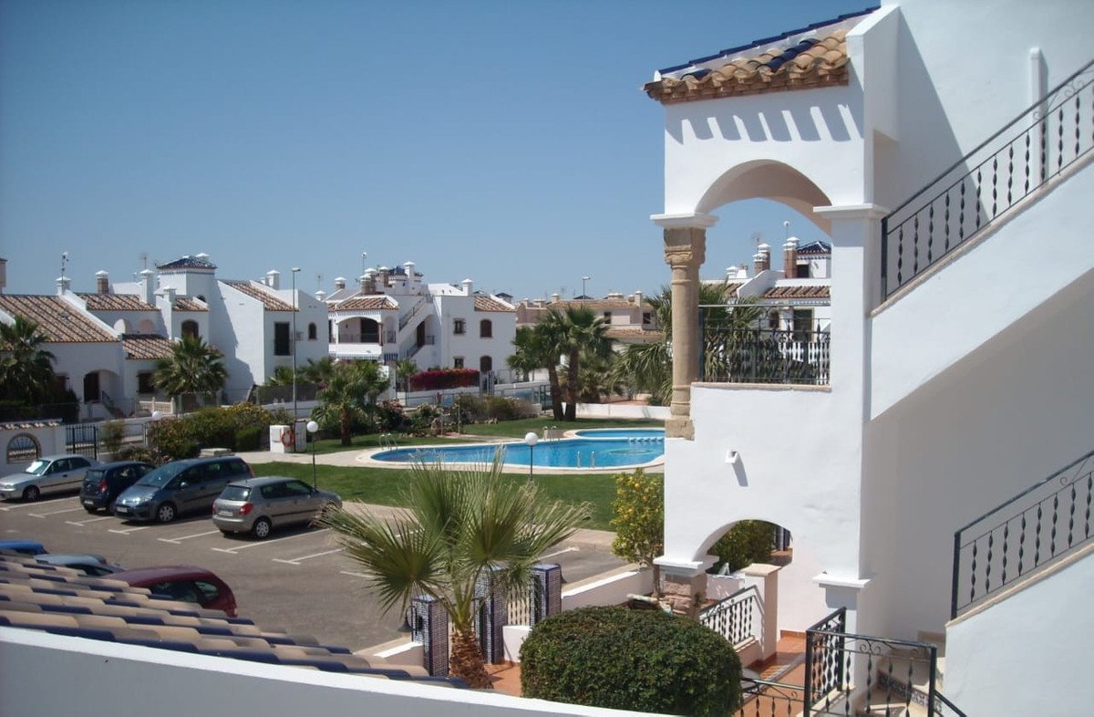 2 Bed Rijtjeshuis in Villamartin in Villamartin, 