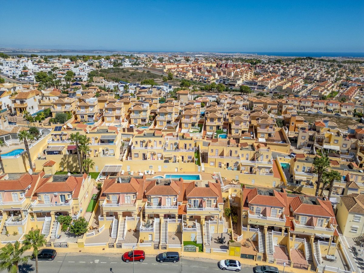 2 Bed Townhouse in Villamartin