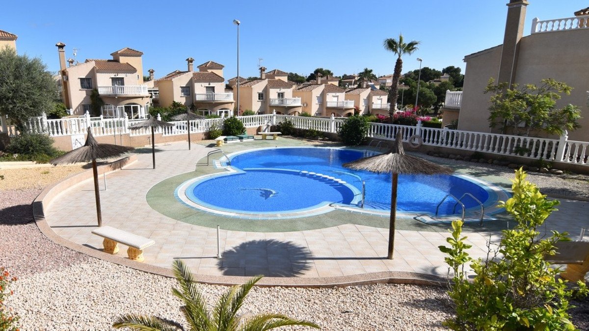 2 Bed Rijtjeshuis in Villamartin in Villamartin, 