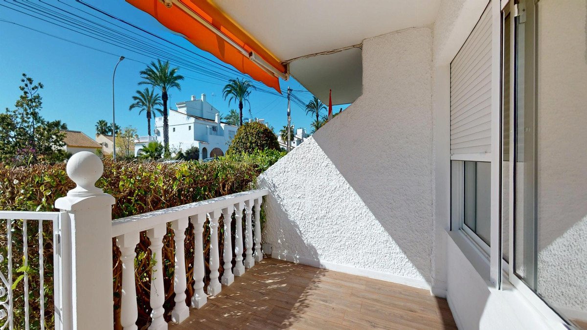 2 Bed Bungalow in Villamartin في Villamartin, 