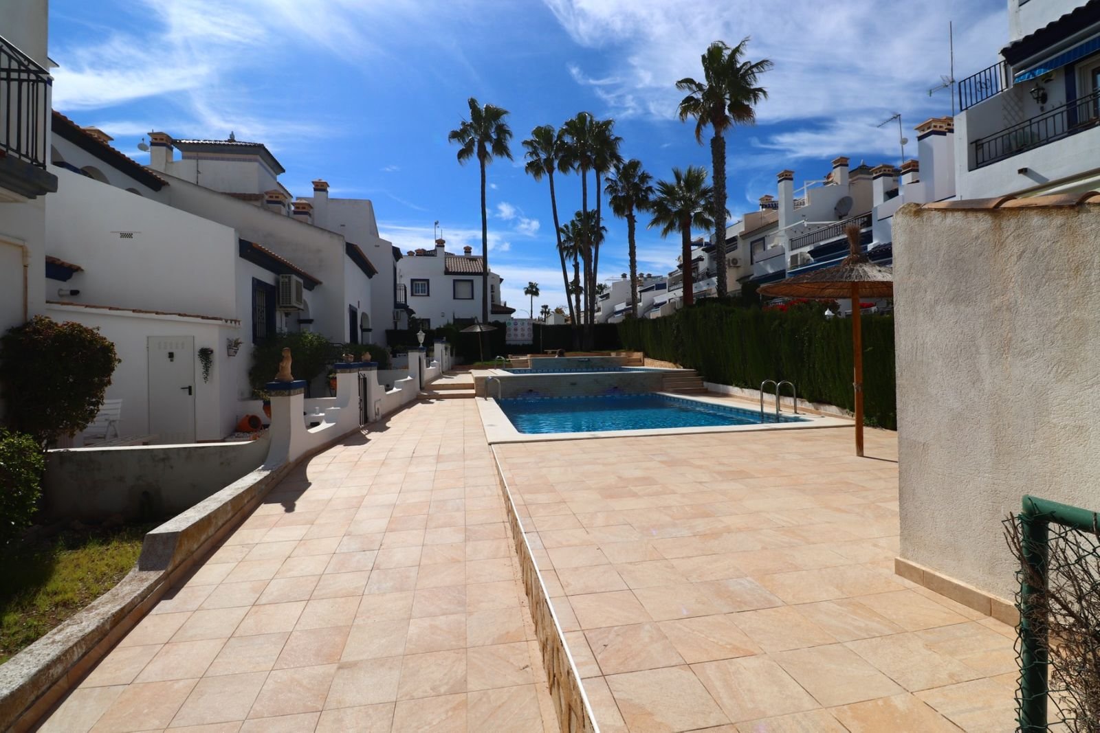 2 Bed Bungalow in Villamartin في Villamartin, دوبلكس
