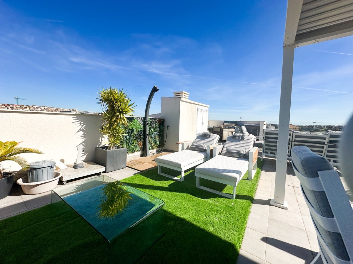 2 Bed شقة في الطابق العلوي in Villamartin في Villamartin, شقة