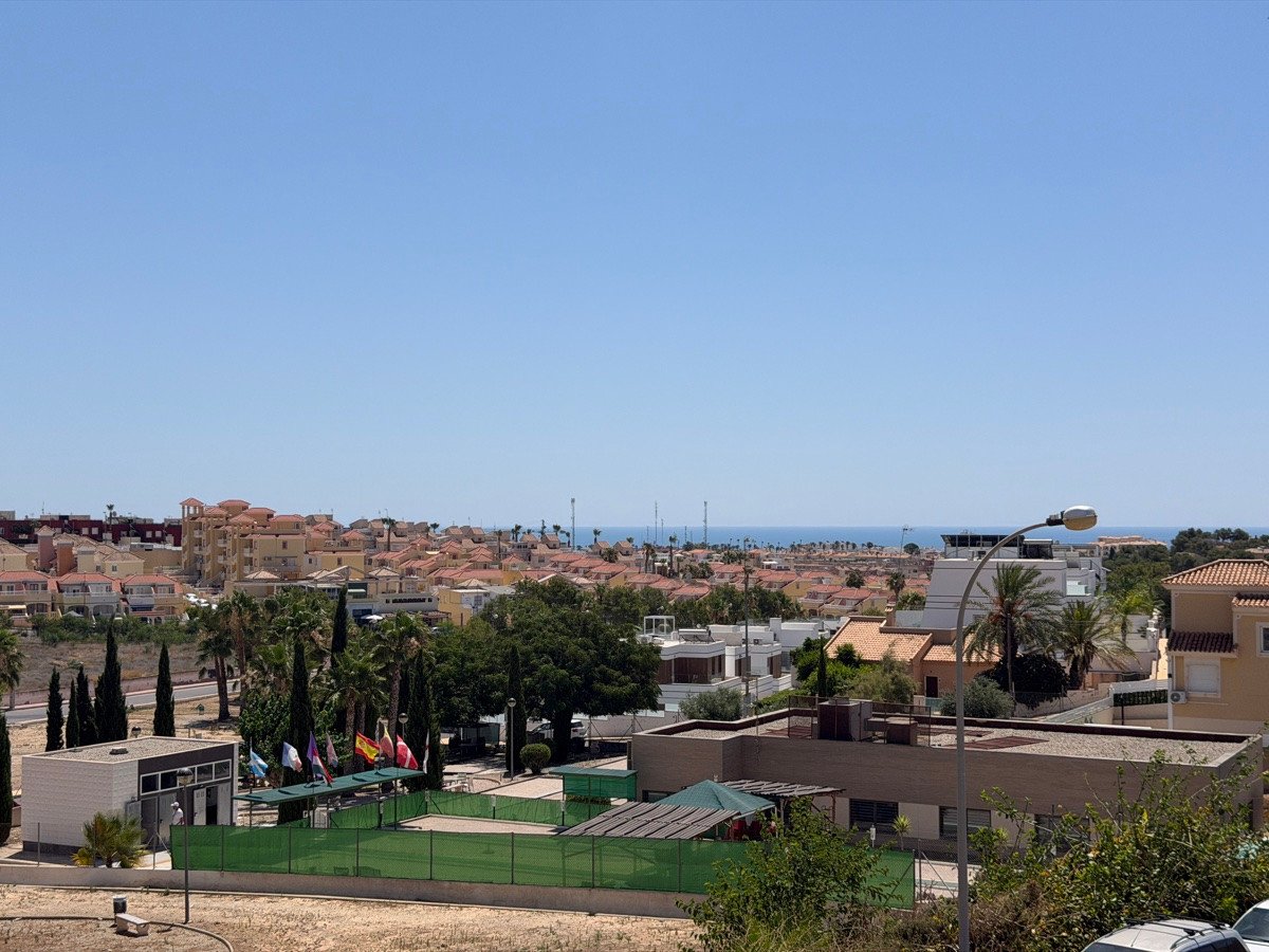 2 Bed Samostatně stojící vila in Villamartin
