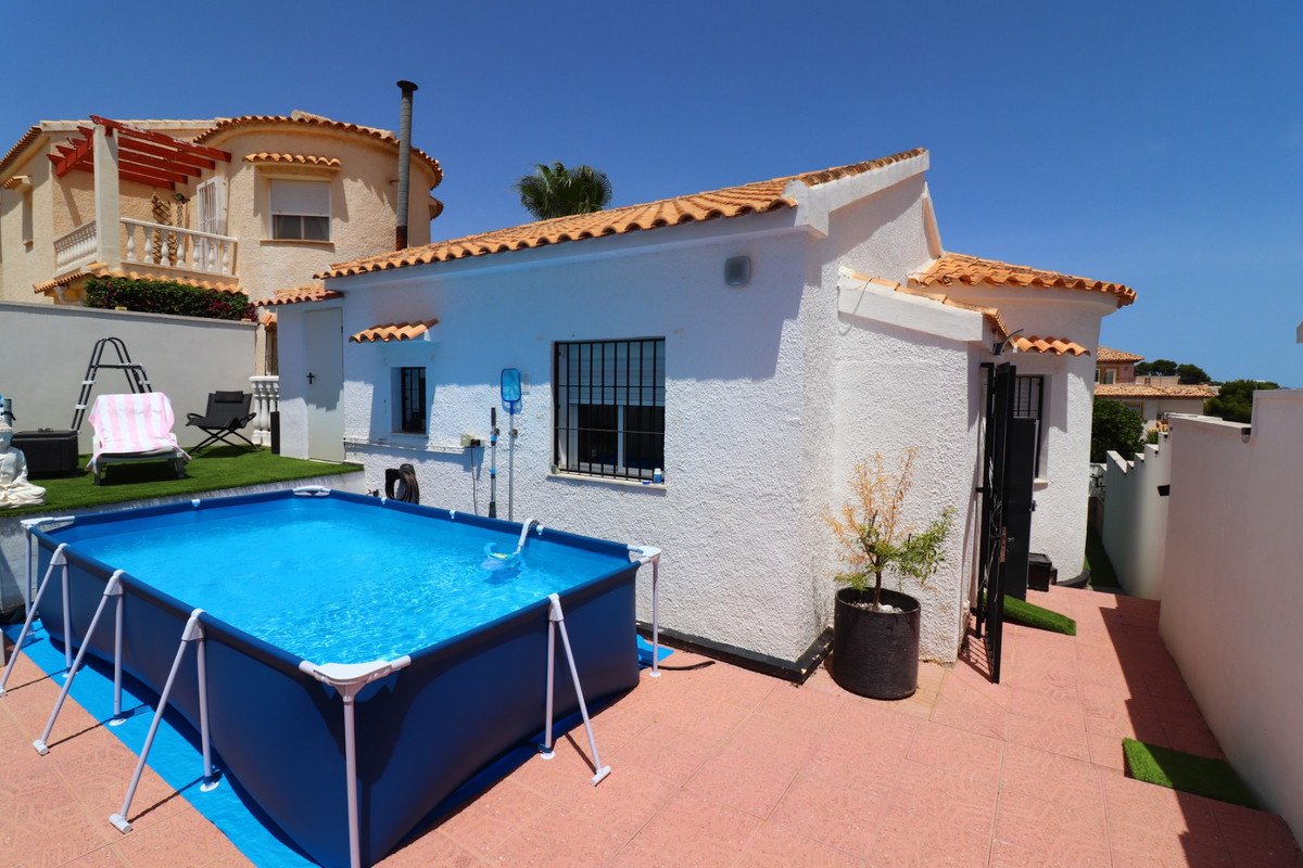 2 Bed Detached Villa in Villamartin in Villamartin, Detached Villa
