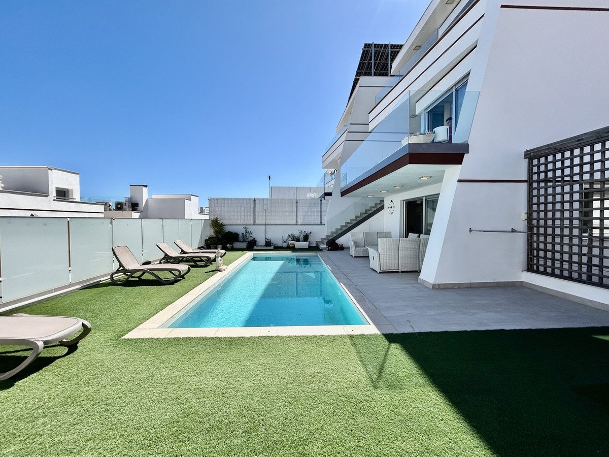  i Villamartin, Fritliggende Villa