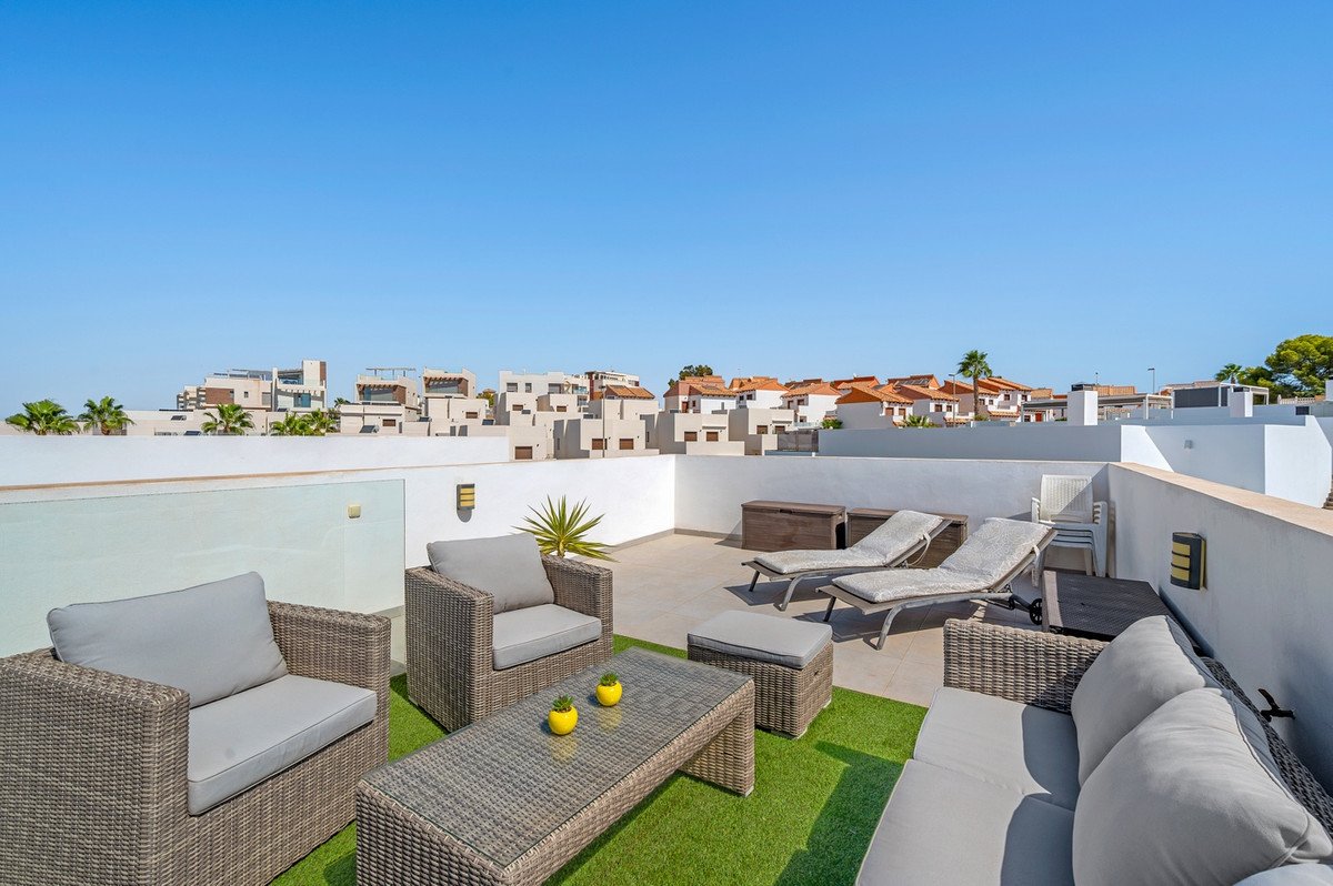 3 Bed Detached Villa in Villamartin in Villamartin, Detached Villa
