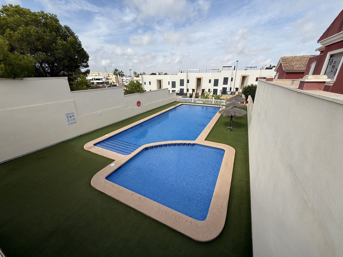 3 Bed Dvojdomek in Villamartin