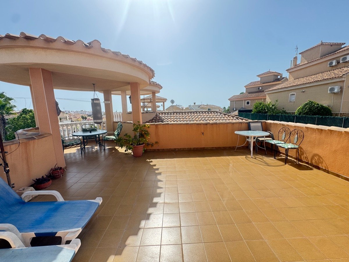 4 Bed Detached Villa in Villamartin