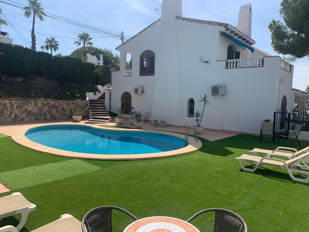 4 Bed Detached Villa in Villamartin in Villamartin, Detached Villa