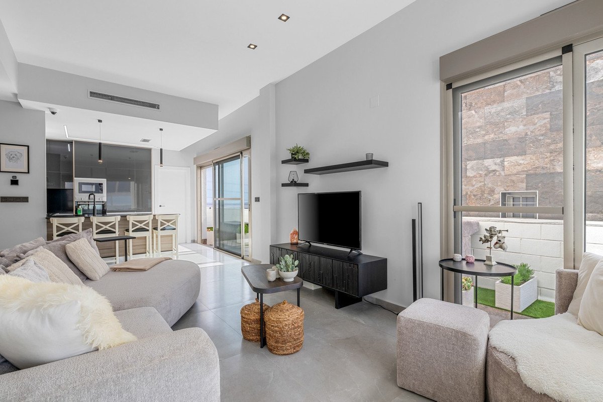 5 Bed Detached Villa in Villamartin in Villamartin, Detached Villa