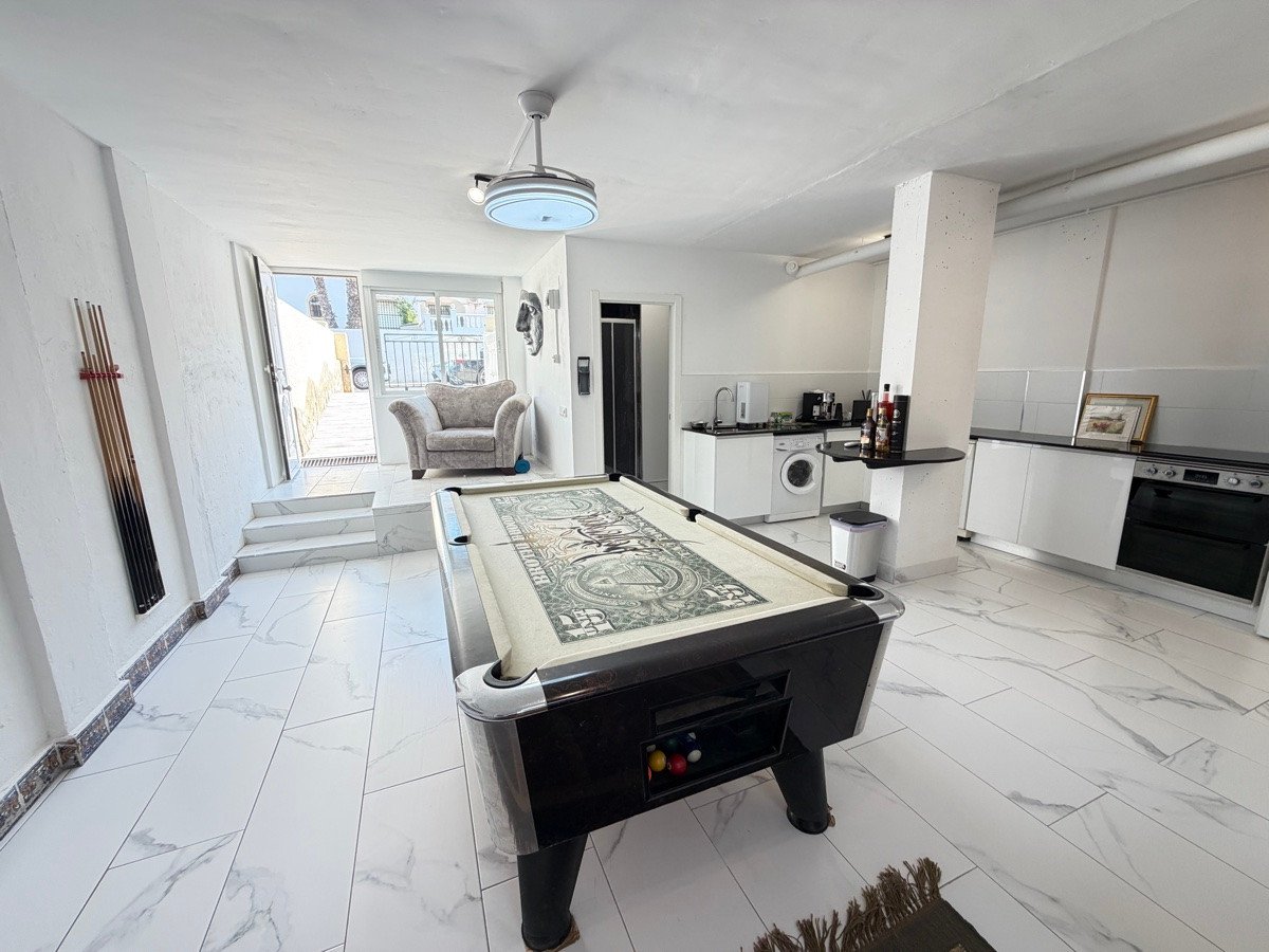5 Bed Atskira vila in Villamartin