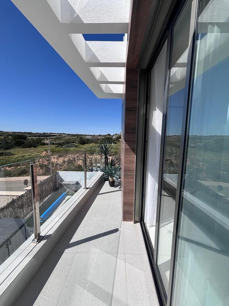 5 Bed Fritliggende villa in Villamartin i Villamartin, Fritliggende Villa