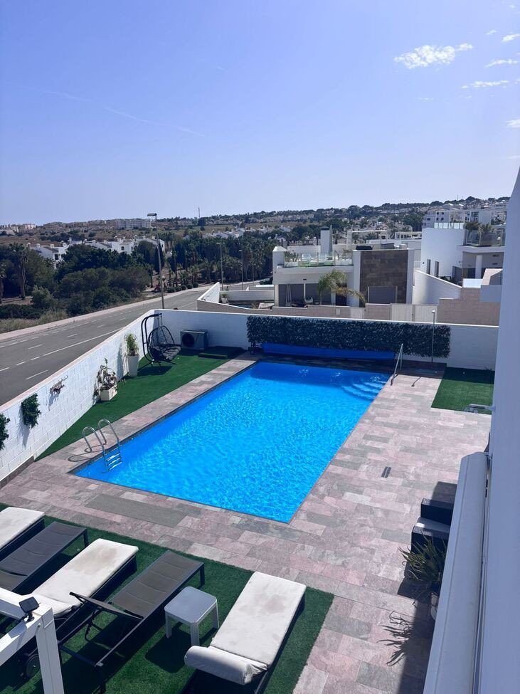 5 Bed فيلا مستقلة in Villamartin في Villamartin, فيلا منفصلة