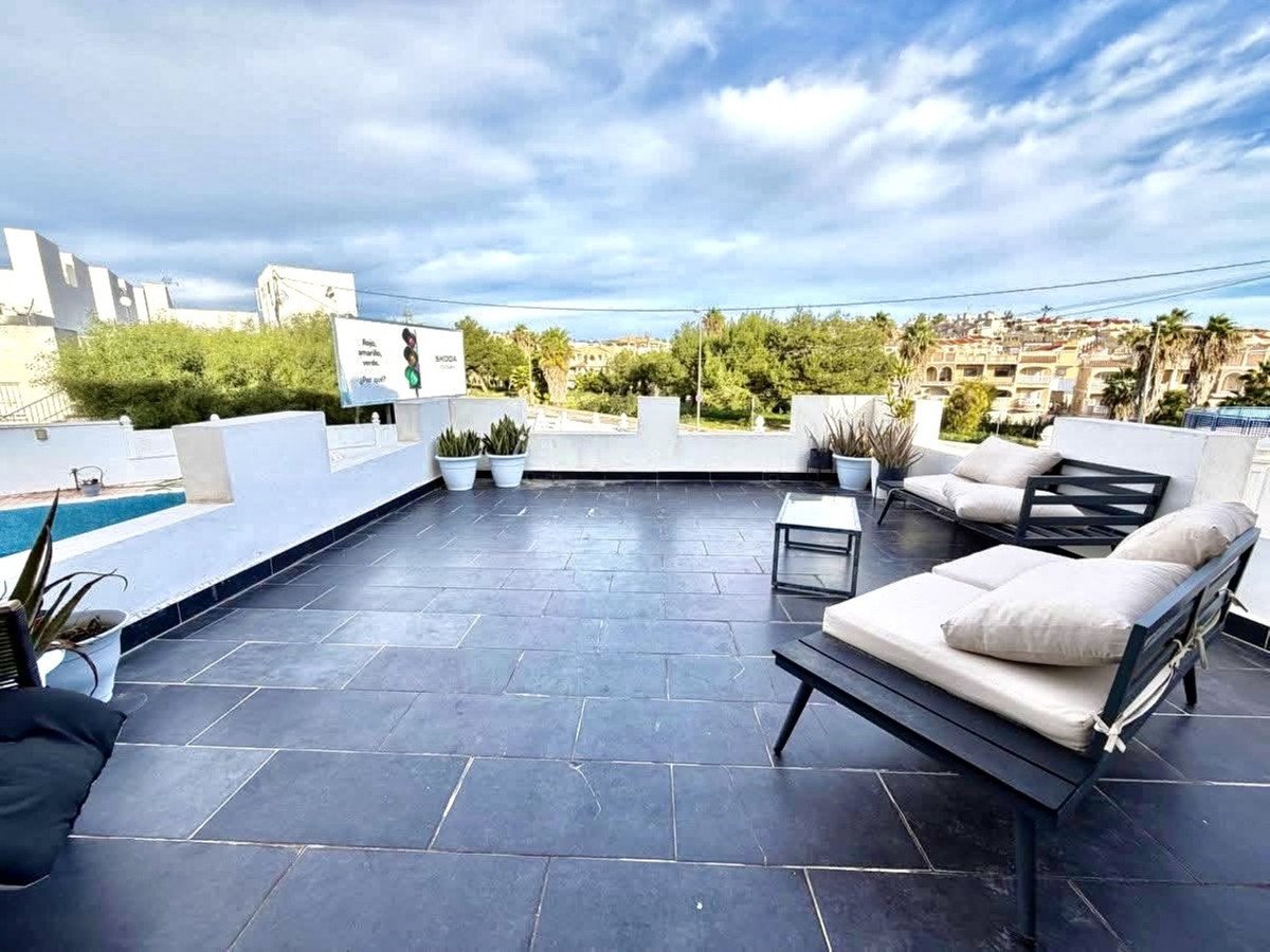 6 Bed Atskira vila in Villamartin