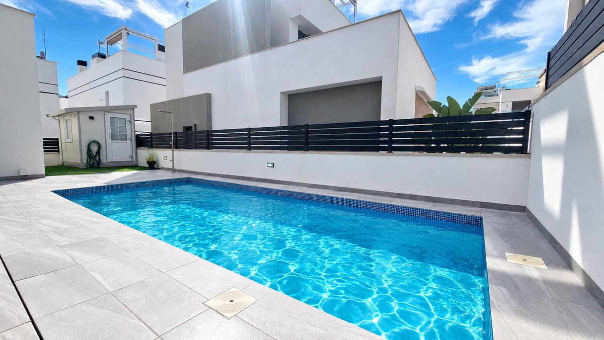 6 Bed Freistehende Villa in Villamartin