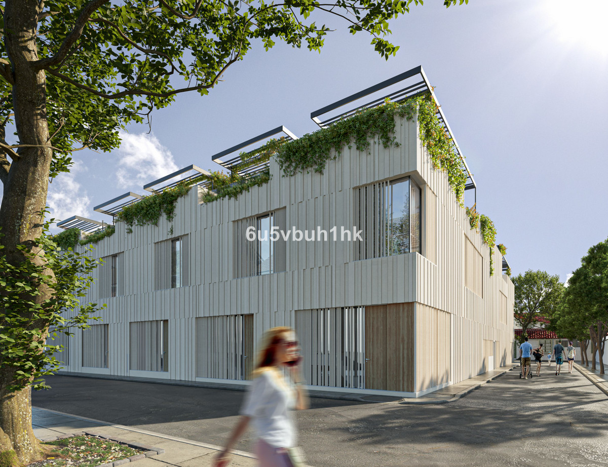 Moderne gebouwexterieur met straatperspectief en groen beplanting.