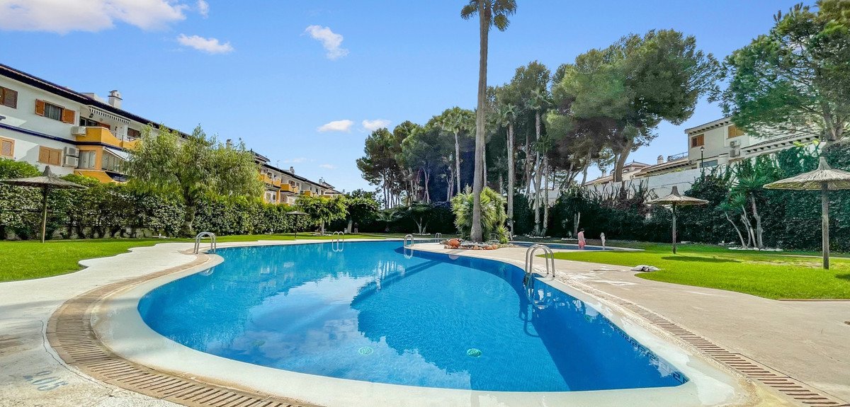 2 Bed Middle Floor Apartment in Mil Palmeras
