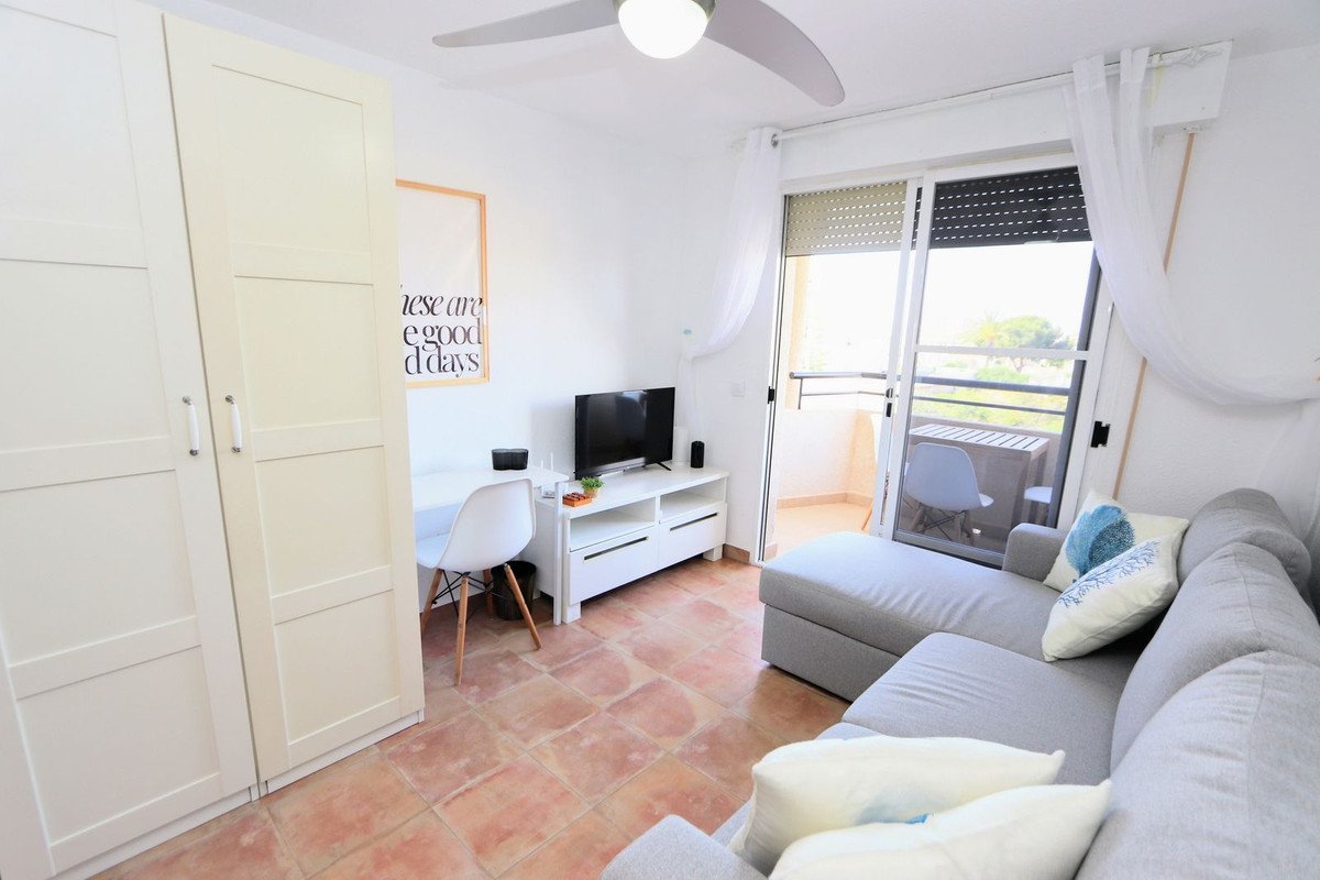 1 Bed شقة في الطابق الأوسط in Mil Palmeras في Mil Palmeras, استوديو