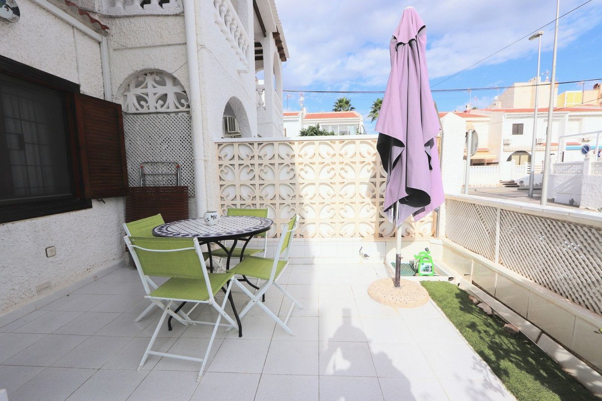 3 Bed بيت مدينة in Mil Palmeras في Mil Palmeras, تاون هاوس