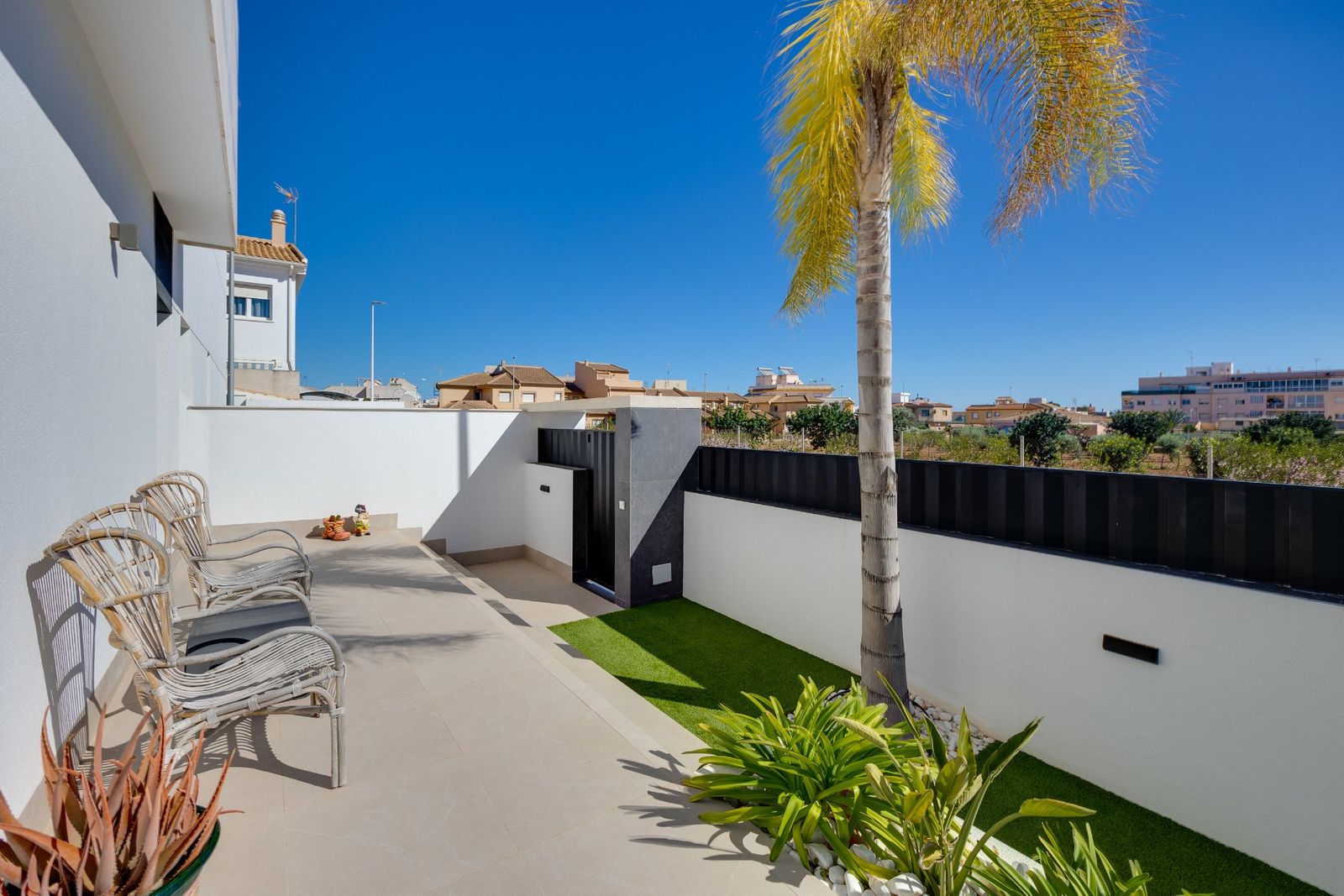 3 Bed Bungalow in Pilar de la Horadada في Pilar de la Horadada, دوبلكس