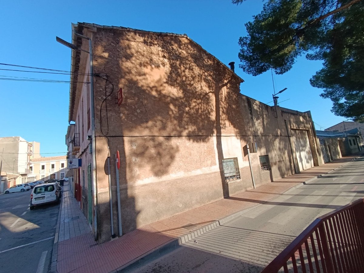 5 Bed بيت مدينة in Pinoso في Pinoso, تاون هاوس