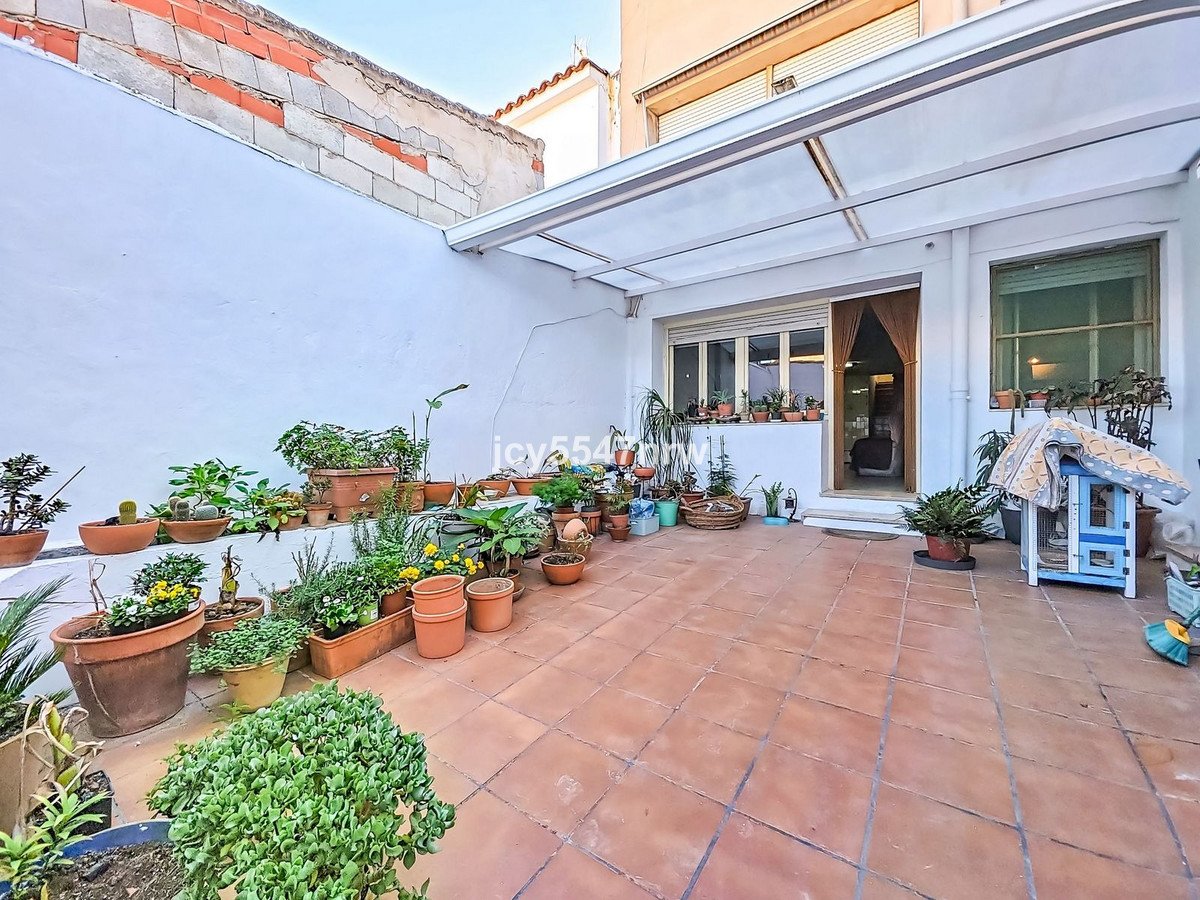 8 Bed Townhouse in Pinoso in Pinoso, Townhouse