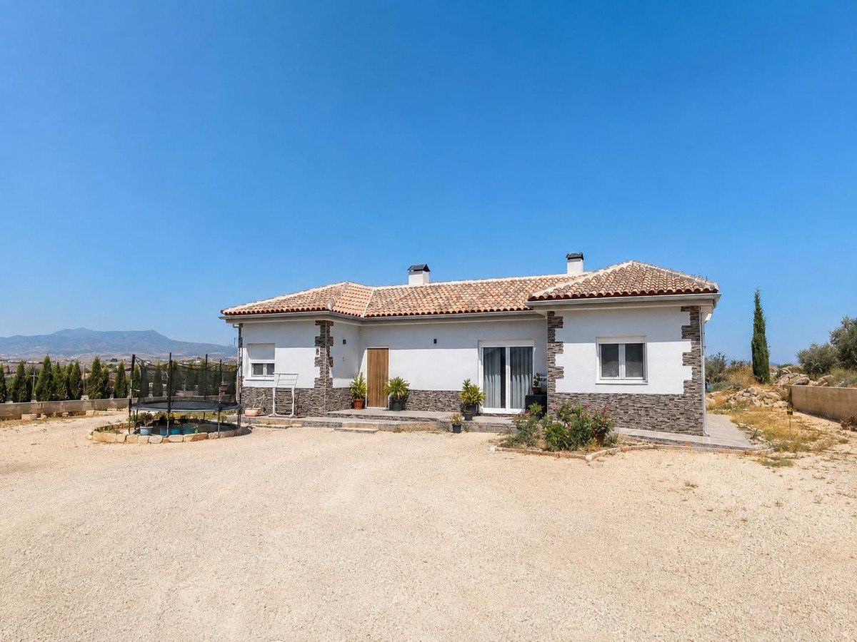 4 Bed Detached Villa in Pinoso in Pinoso, Detached Villa