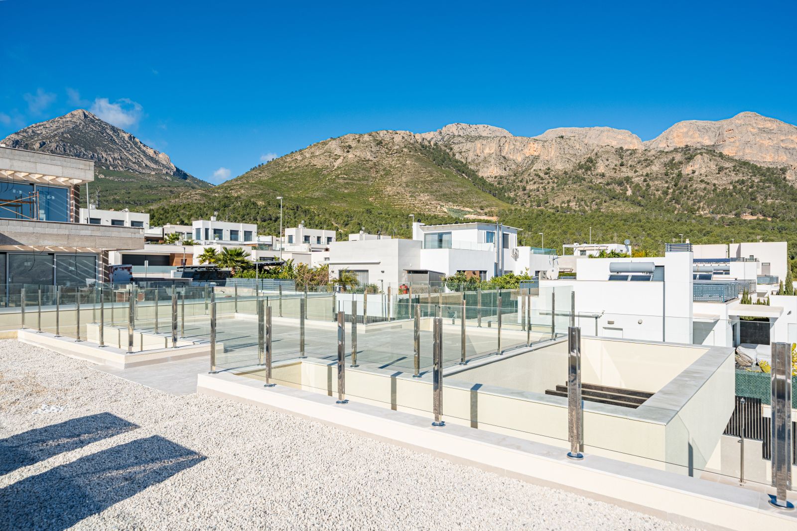 Villa Nimega: uitzicht op bergen vanaf het terras.