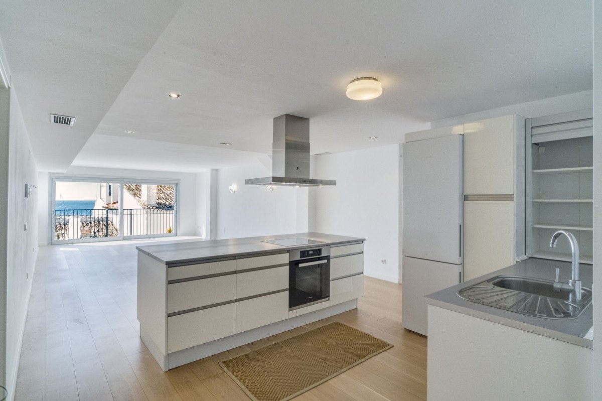 2 Bed Middle Floor Apartment in Puerto Banús in Puerto Banús, Apartment