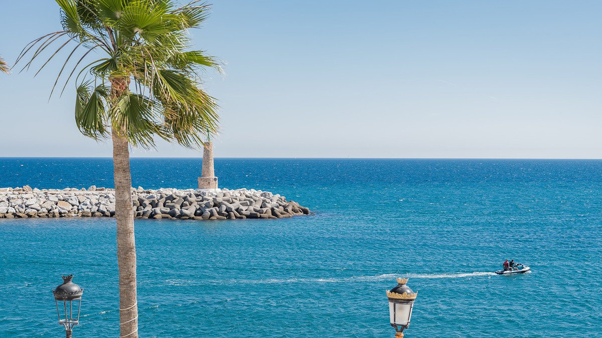 3 Bed Middle Floor Apartment in Puerto Banús in Puerto Banús, Apartment