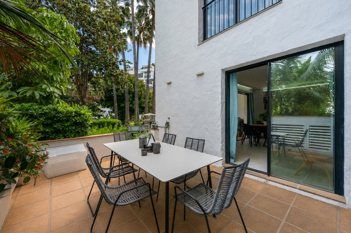 3 Bed Middle Floor Apartment in Puerto Banús in Puerto Banús — Apartment