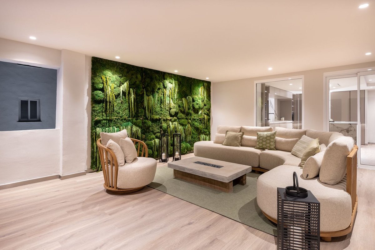 5 Bed Top Floor Apartment in Puerto Banús in Puerto Banús — Apartment