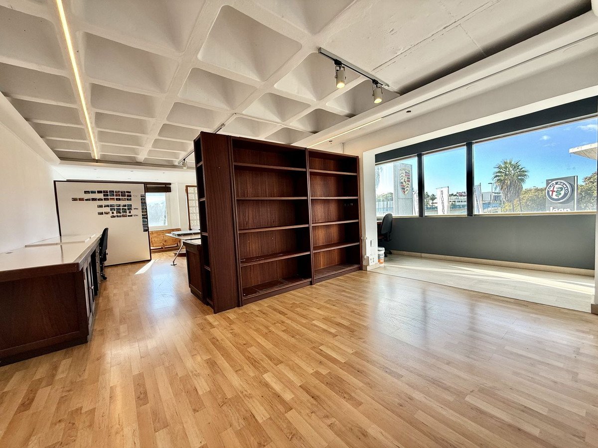 Office in Puerto Banús in Puerto Banús, Office