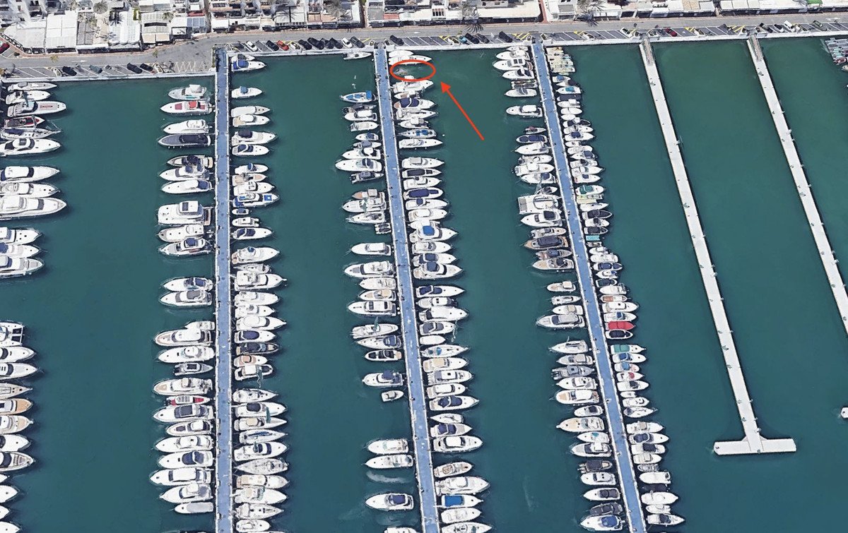 Mooring in Puerto Banús di Puerto Banús — Tambatan Perahu