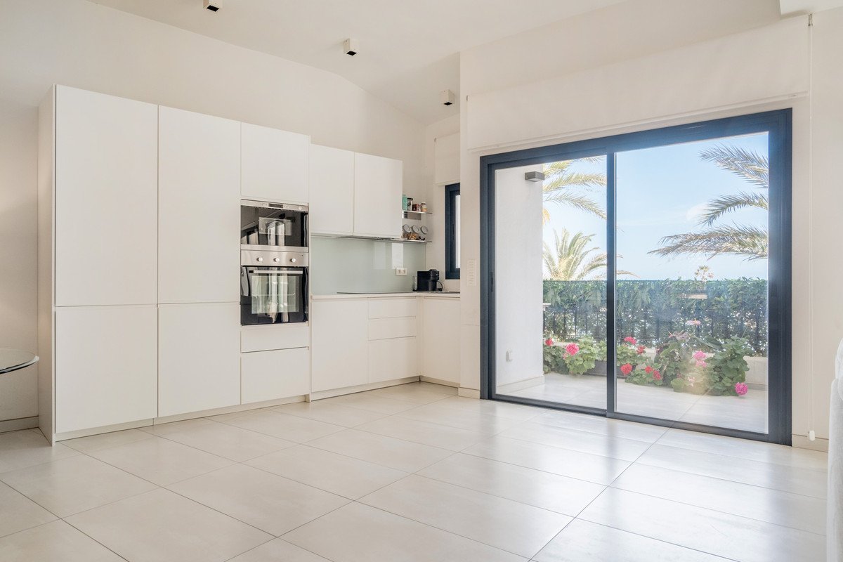 2 Bed Penthouse in Puerto de Cabopino in Puerto de Cabopino, Penthouse