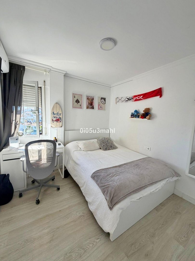 3 Bed شقة في الطابق الأوسط in Rincón de la Victoria في Rincón de la Victoria, 