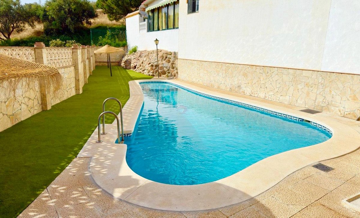 4 Bed Middle Floor Apartment in Rincón de la Victoria in Rincón de la Victoria, Apartment