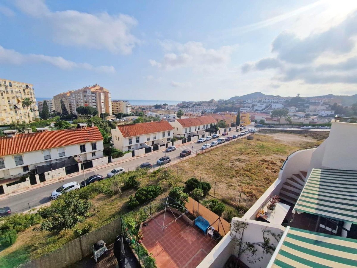 3 Bed شقة في الطابق الأوسط in Rincón de la Victoria في Rincón de la Victoria, شقة