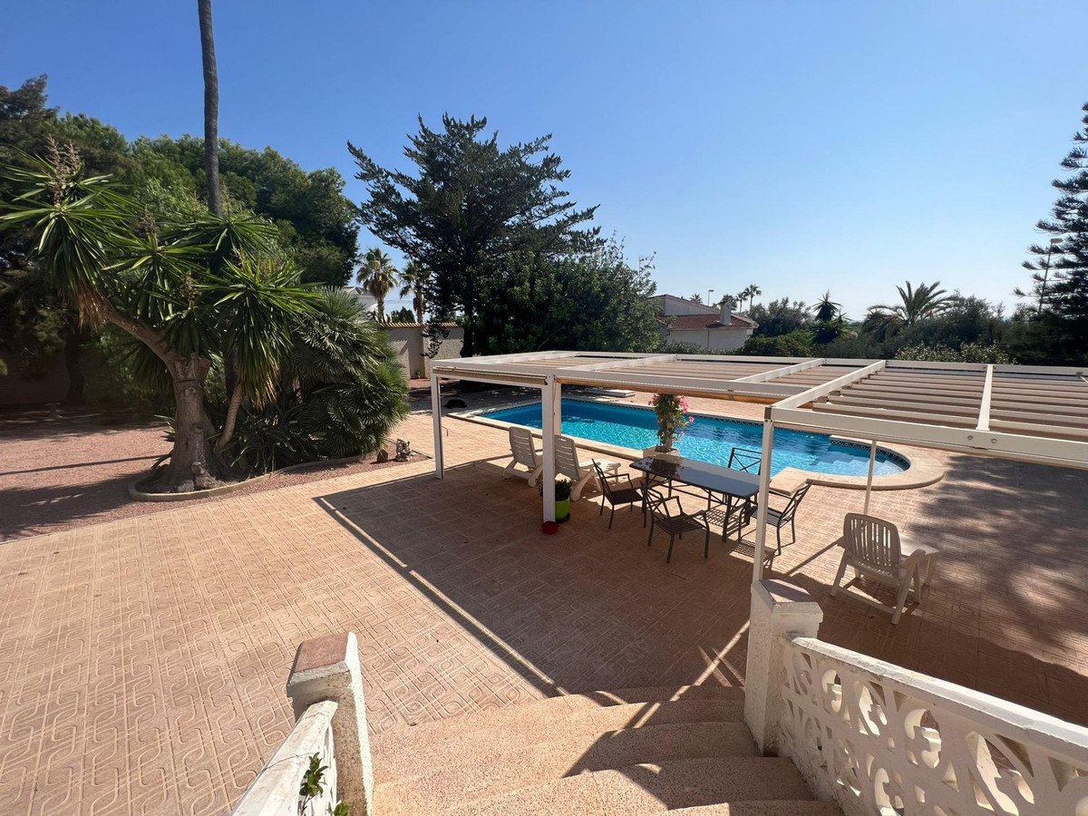 3 Bed Bungalow in Ciudad Quesada, فيلا