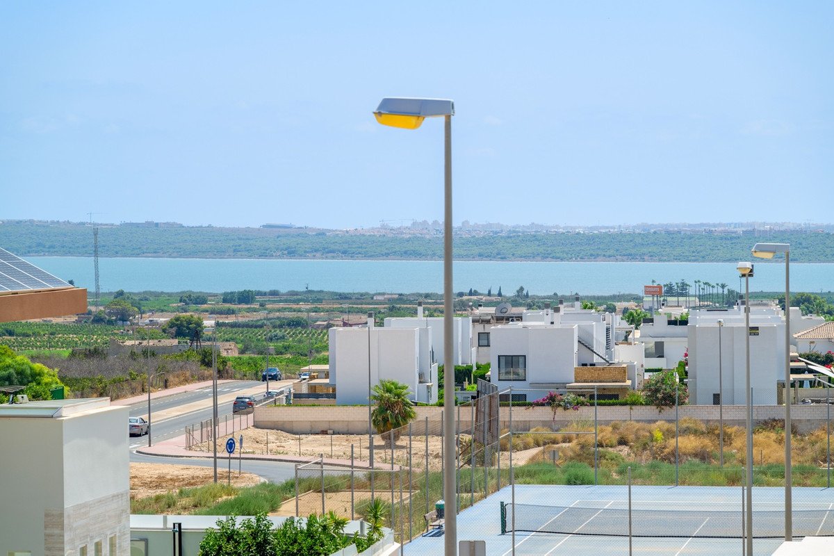 4 Bed Samostatně stojící vila in Ciudad Quesada, Samostatná vila