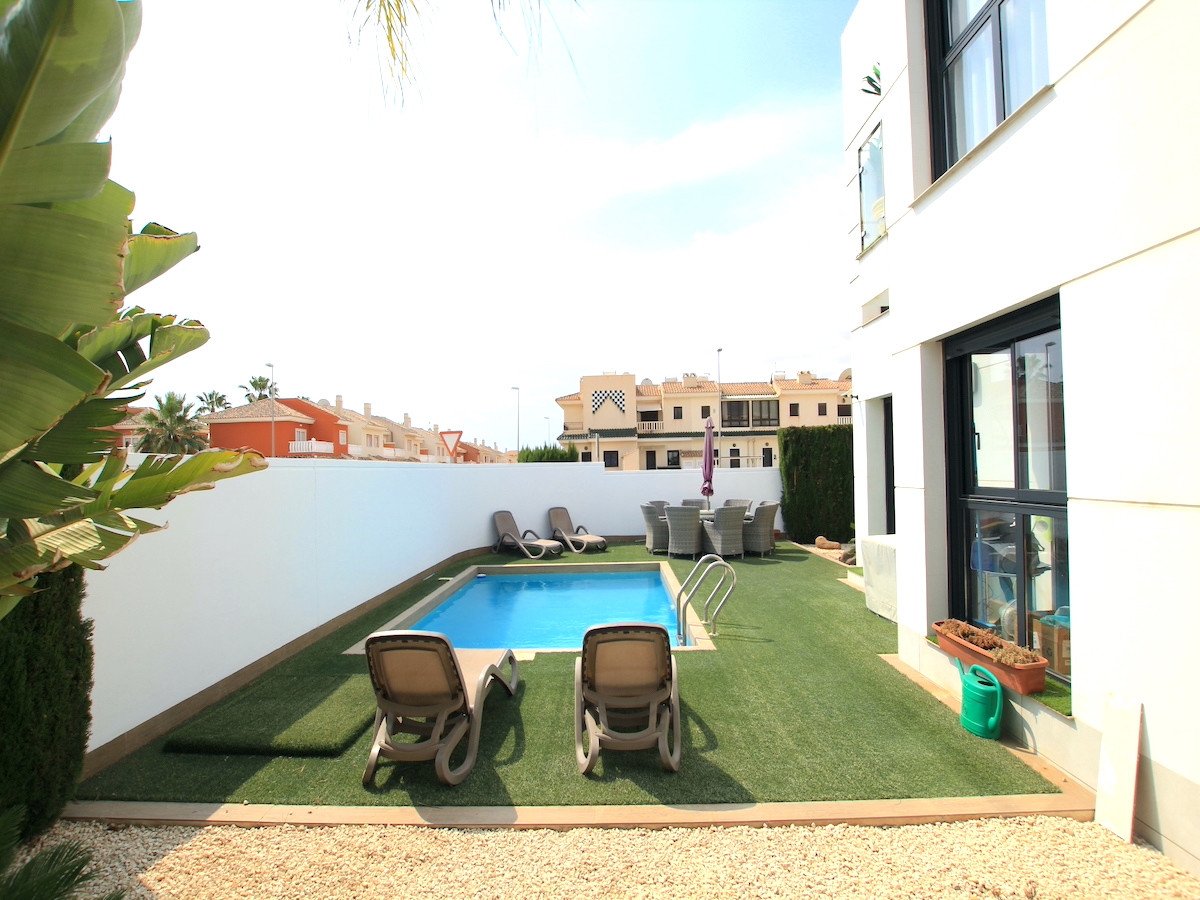 4 Bed Samostatně stojící vila in Ciudad Quesada