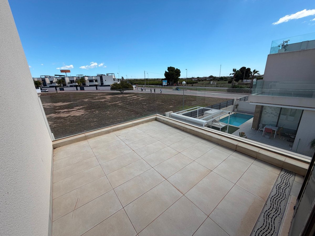 3 Bed अलग विला in Ciudad Quesada