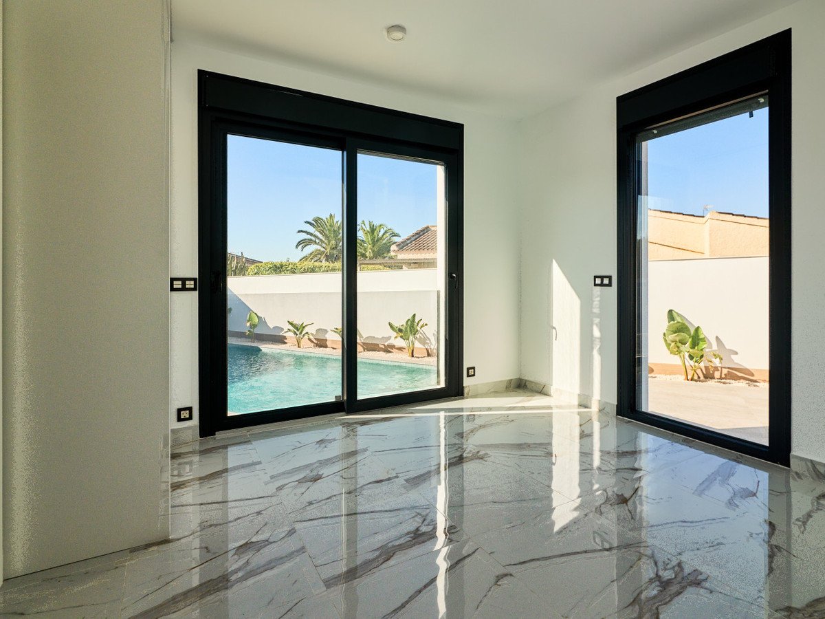 5 Bed Fritliggende villa in Rojales