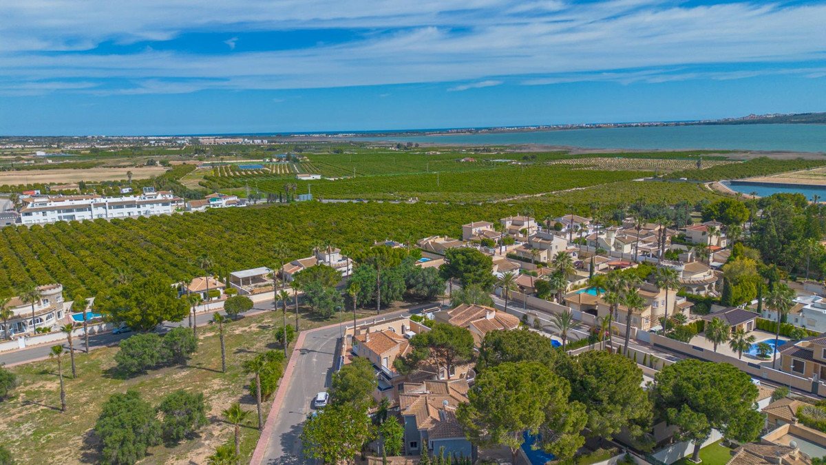 5 Bed Detached Villa in Rojales in Rojales, 